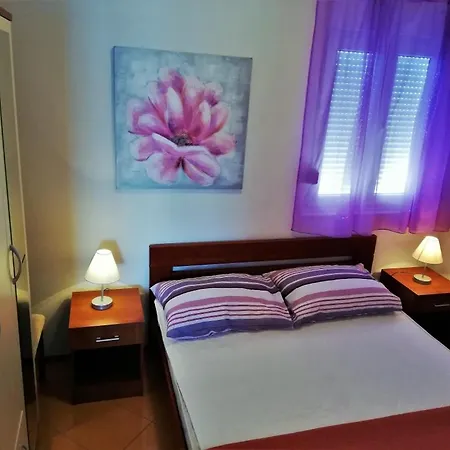 In With Seaview, Balcony, Air Condition, Wifi Apartmán Sevid