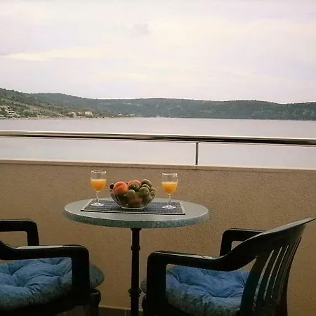 Apartmán In With Seaview, Balcony, Air Condition, Wifi *