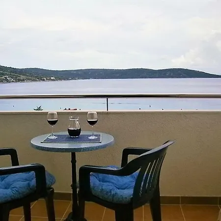 In With Seaview, Balcony, Air Condition, Wifi Apartmán Sevid